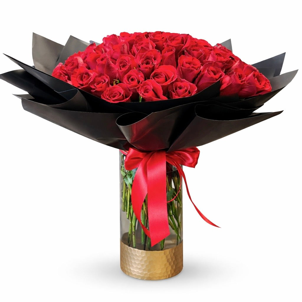 50 Premium Red Roses in Glass Vase with Black Wrap – Kalas Events Inc, Orlando FL