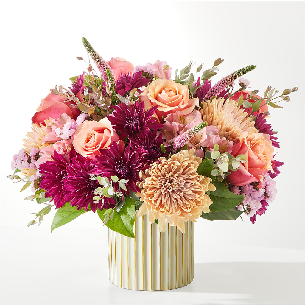 Berry Cobbler Bouquet with Ivory Vase – Kalas Events Inc, Orlando FL